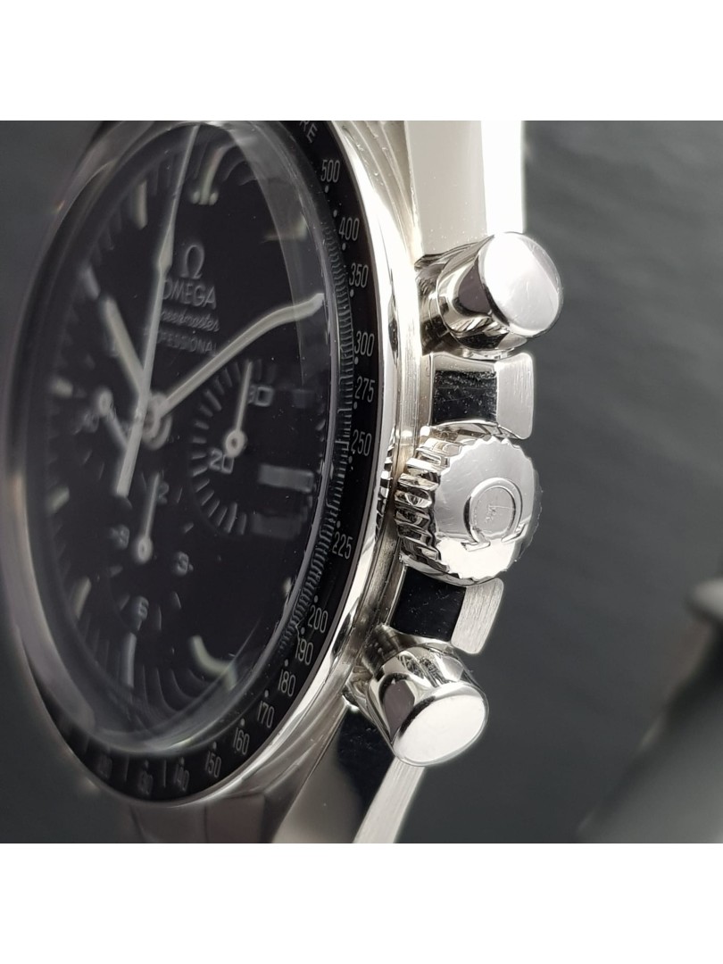 Acquista Omega Speedmaster Moonwatch - Ref. 35705000 su eOra.it