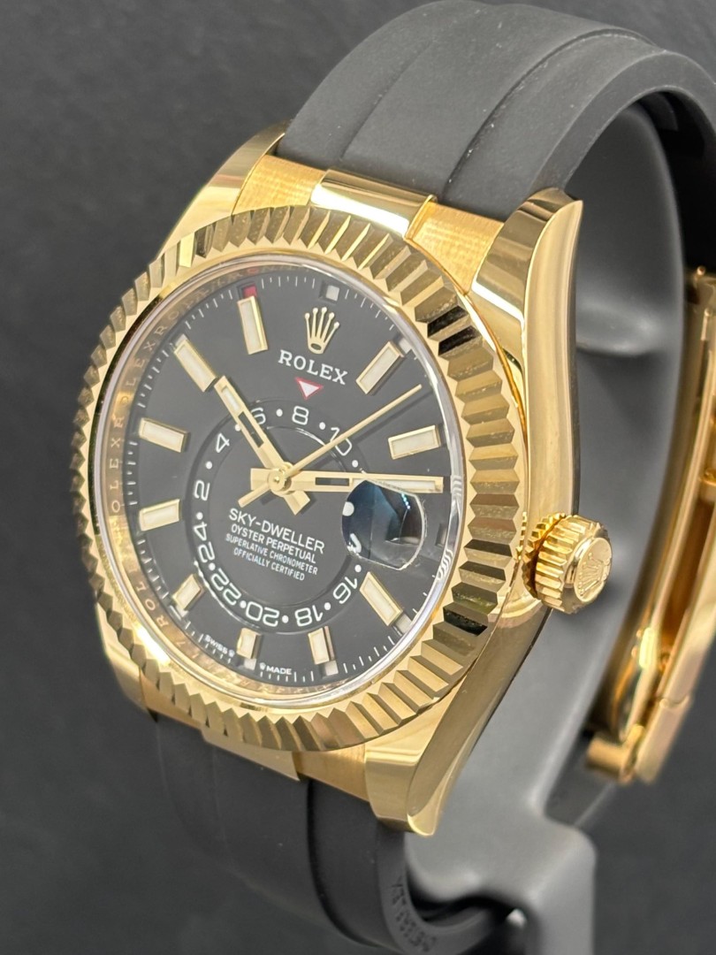 Rolex Sky-Dweller gold ref.336238 on eOra.it!